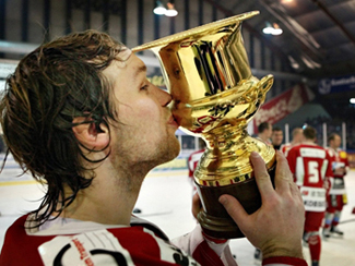 Vandrepokal  i forgyldt sterlingsølv.  DM i Ishockey vandrepokal